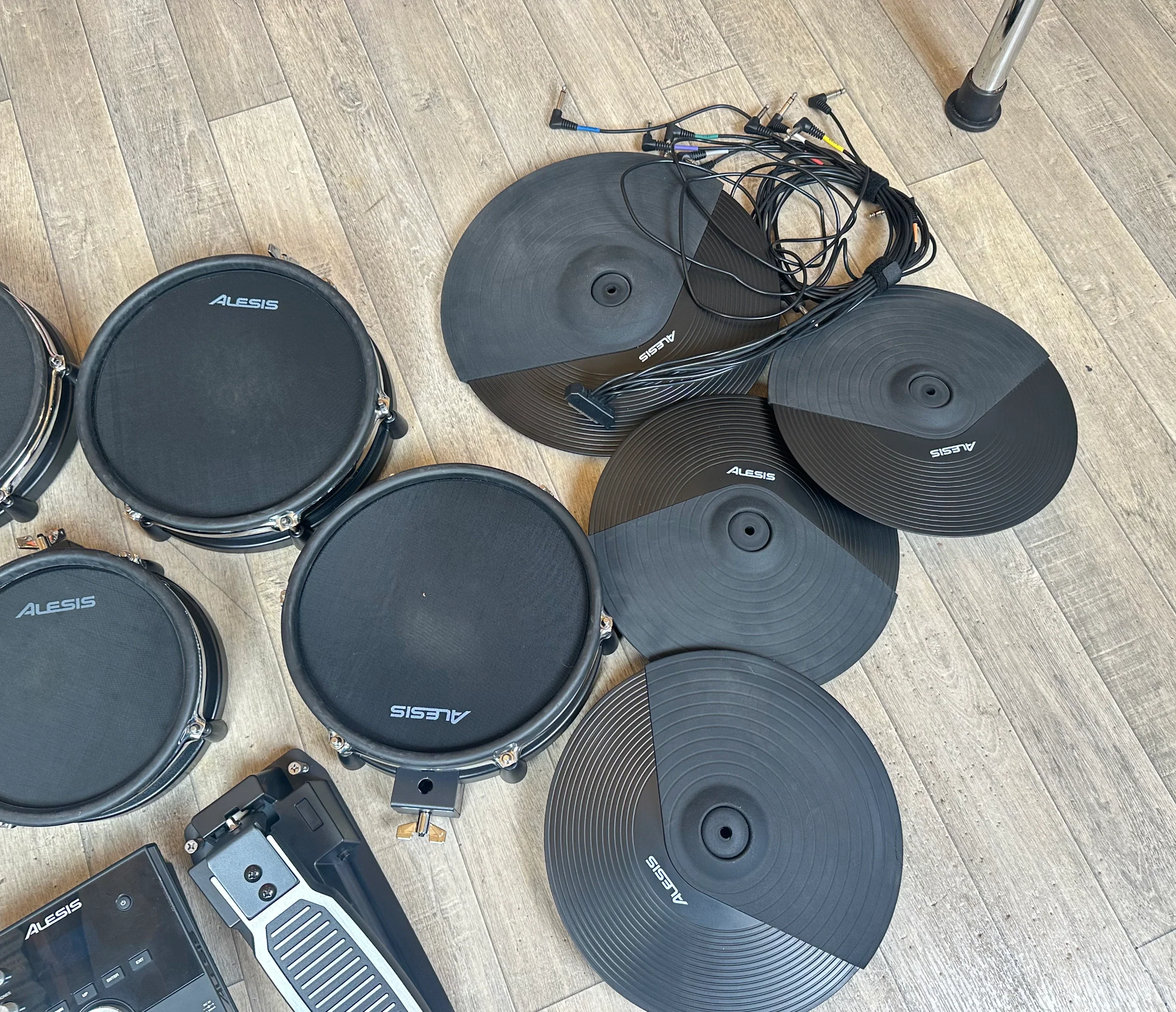 Pre Loved Alesis DM10 MKII Electronic Drum Kit - Spares & Repairs - Image 2
